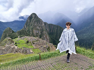 Happy travelers in Cusco