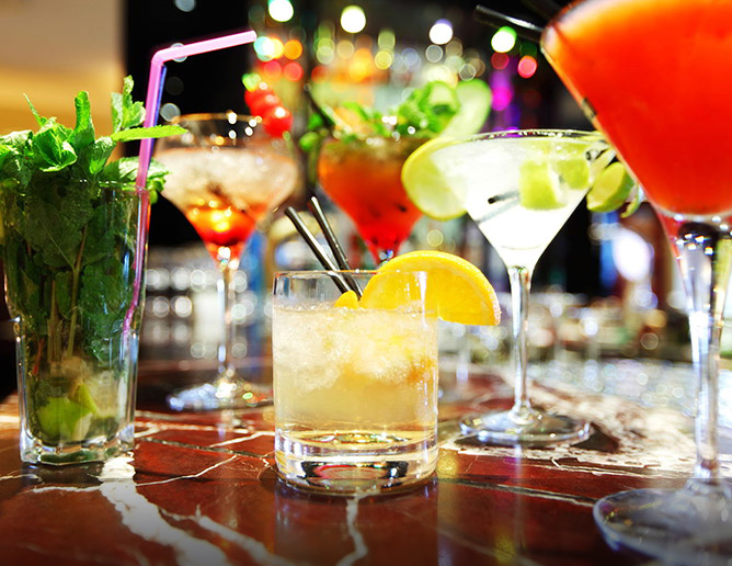 Green Frog Zante bar atmosphere with drinks and live music