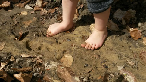 Barfuß in der Natur